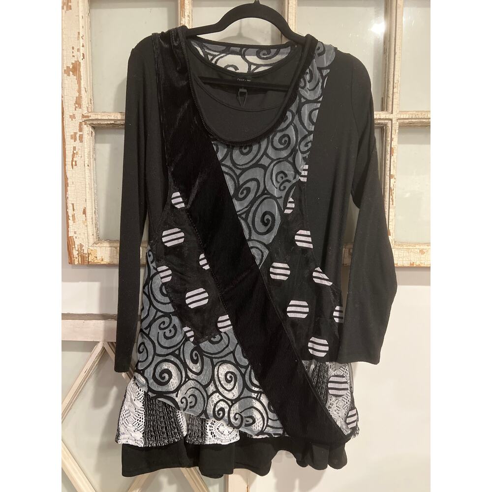 Fantazia size small black & white layered look tunic top or dress
